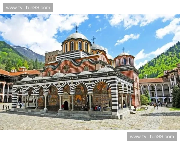 玫瑰之国的野心与北欧海盗的坚韧：保加利亚vs瑞典，绿茵场上的冰与火之歌